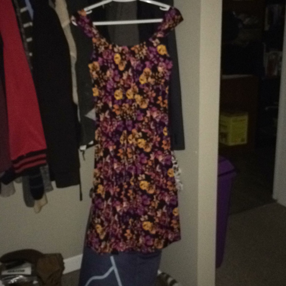 Dress - Picture 2 of 2